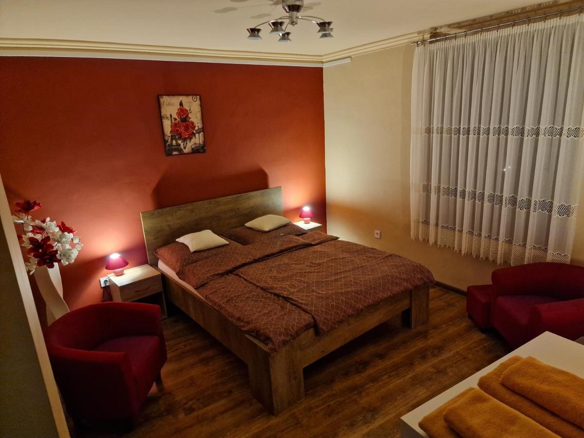 Matyas Apartman タタ エクステリア 写真