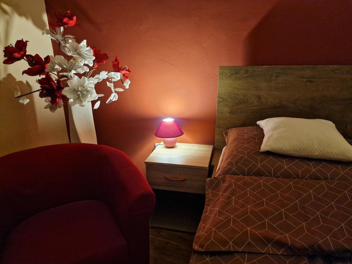 Matyas Apartman タタ エクステリア 写真